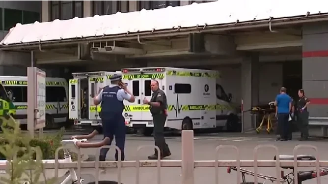 Cảnh sát tại hiện trường xả súng ở nhà thờ Masjid al Noor. Ảnh: AFP