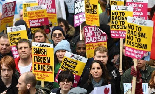 Biểu tình ở London (Anh) ngày 16-3, phản đối vụ xả súng ở New Zealand. Ảnh: AP