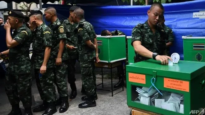 Binh sĩ Thái Lan bỏ phiếu ngày 24-3. Ảnh: AFP
