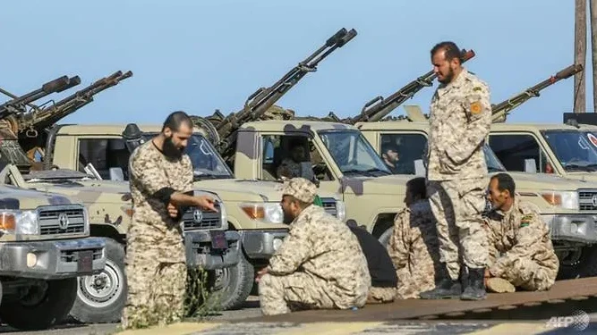 Lính LNA của Tướng Khalifa Haftar tiến về Tripoli. Ảnh: AFP