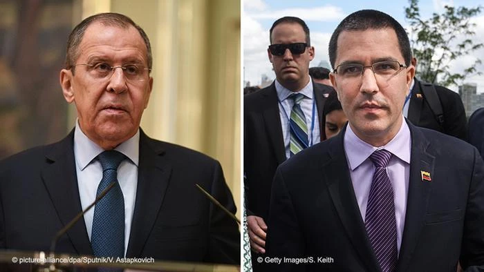 Ngoại trưởng Nga Sergey Lavrov (trái) có cuộc gặp với Ngoại trưởng Venezuela Jorge Arreanza tại thủ đô Moscow của Nga ngày 5-5. Ảnh: DW