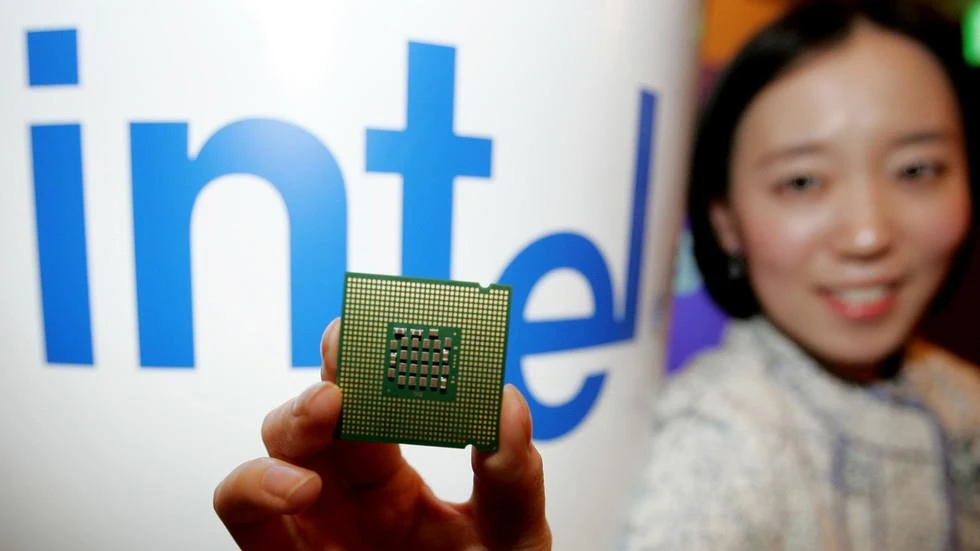 Intel ngưng cung cấp chip cho Huawei. Ảnh: REUTERS