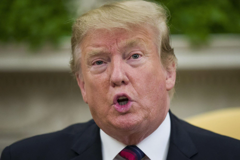 Ông Trump có thể yêu cầu cả sự nhượng bộ về chính trị từ Trung Quốc để đổi lấy việc Huawei được Mỹ nới lỏng hạn chế. Ảnh: AP