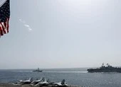 Tàu sân bay, tàu chiến Mỹ tập trận gần Iran