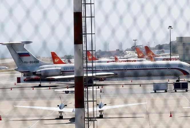 Một trong hai máy bay của Nga được cho đã chở binh sĩ và cố vấn quân sự Nga sang Venezuela hồi tháng 3, tại sân bay Simon Bolivar ở thủ đô Caracas (Venezuela) ngày 24-3. Ảnh: REUTERS 
