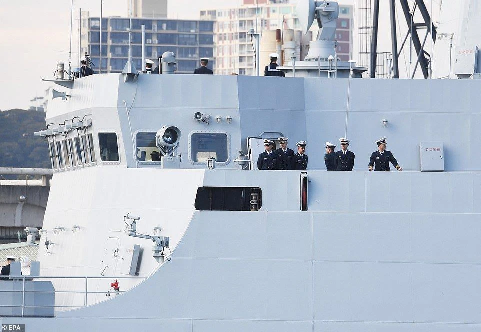 Tàu chiến Trung Quốc đến cảng Sydney. Ảnh: AAP