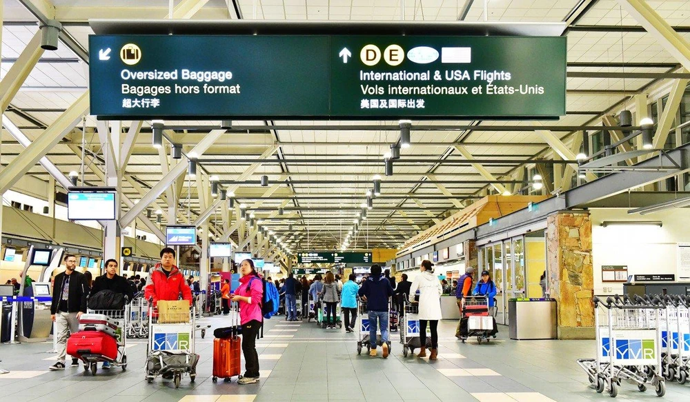 Các luật sư của bà Mạnh Vãn Châu nói bà bị các nhân viên biên phòng tạm giữ bất hợp pháp tại sân bay quốc tế Vancouver. Ảnh: SHUTTERSTOCK