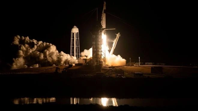 Tàu Crew Dragon của SpaceX được phóng lên Trạm Vũ trụ Quốc tế hồi tháng 3. Ảnh: AFP