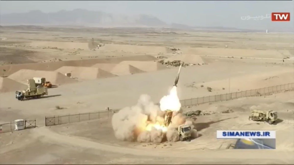 Hệ thống tên lửa phòng không Khordad 15 của Iran có thể tiêu diệt cả 6 mục tiêu cùng lúc. Ảnh: TWITTER