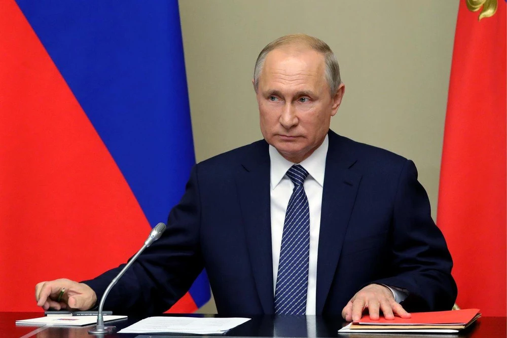 Tổng thống Nga Vladimir Putin cảnh báo rằng Nga sẽ buộc phải khởi động phát triển các tên lửa hạt nhân tầm ngắn và tầm trung phóng từ mặt đất nếu Mỹ thực hiện điều này trước. Ảnh: WSJ