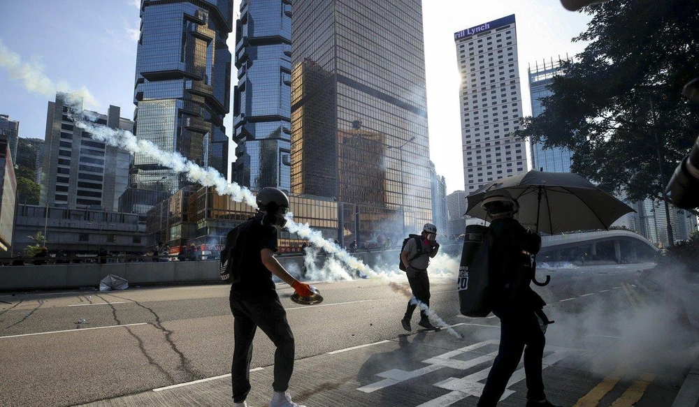 Người Hong Kong tìm sang Đài Loan vì quan ngại với tương lai TP này. Ảnh: SCMP