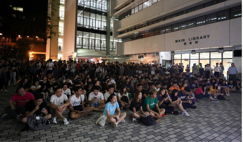 Sinh viên biểu tình tại đại học Hong Kong hồi tháng 7. Ảnh: SCMP