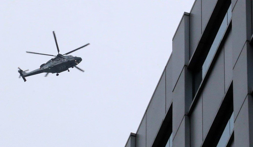 Trực thăng được chính quyền Hong Kong triển khai bay tuần tra ngày 31-8. Ảnh: SCMP