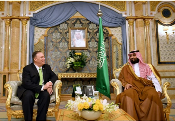 Ngoại trưởng Mỹ Mike Pompeo trong cuộc gặp với Thái tử Mohammed bin Salman của Saudi Arabia ngày 18-9. Ảnh: REUTERS