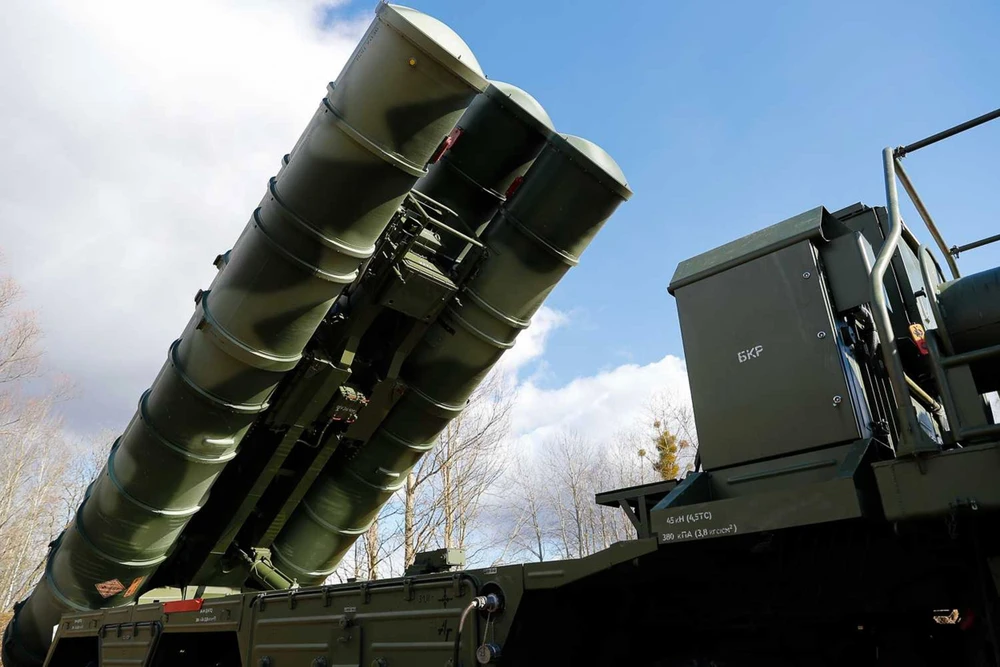 Tên lửa phòng không S-400 của Nga. Ảnh: SPUTNIK