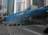 Cảnh sát Hong Kong bắn hai phát súng cảnh cáo người biểu tình
