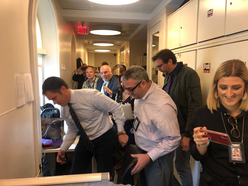 Cuộc truy bắt chuột trong Nhà Trắng ngày 1-10. Ảnh: TWITTER