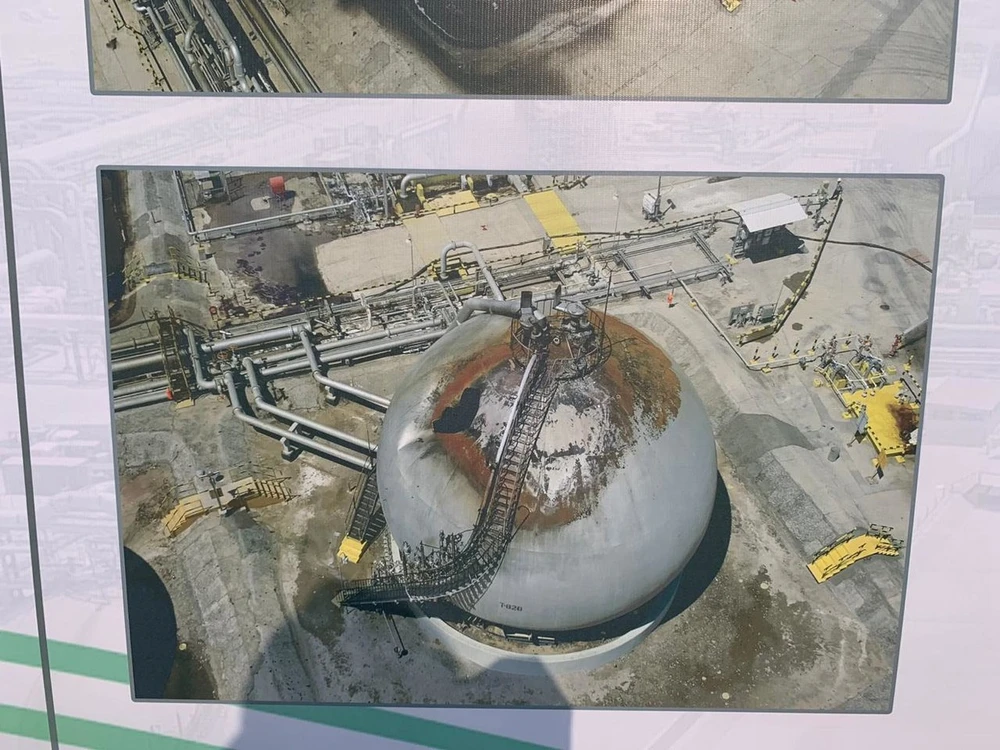 Nhà máy lọc dầu của Saudi Arabia bị tấn công và Iran bị Saudi Arabia, Mỹ và đồng minh Mỹ cho là thủ phạm. Ảnh: AP