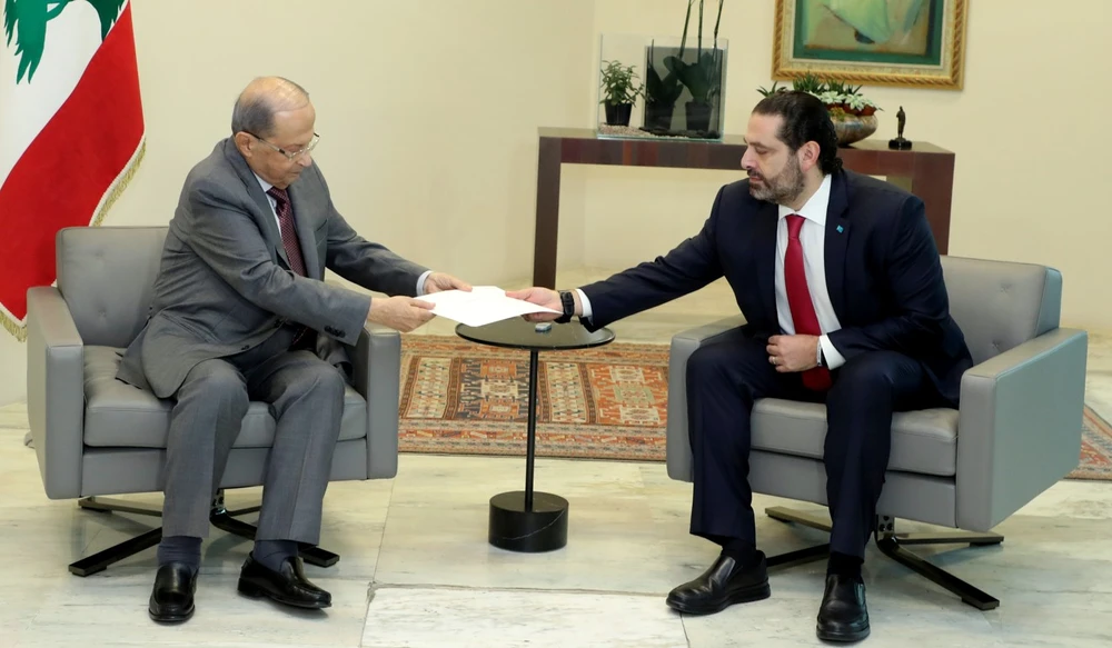 Ông Saad al-Hariri đệ đơn từ chức thủ tướng lên Tổng thống Lebanon Michel Aoun ngày 29-10. Ảnh: REUTERS