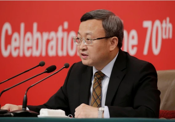 Thứ trưởng Thương mại, Phó Đại diện Thương mại Quốc tế Trung Quốc Vương Thụ Văn khẳng định Trung Quốc sẽ dỡ bỏ rào cản với đầu tư nước ngoài và thôi buộc công ty nước ngoài chuyển giao công nghệ cho Trung Quốc. Ảnh: REUTERS