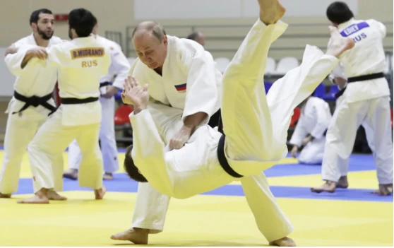 Tổng thống Nga Vladimir Putin trong một phiên luyện tập judo. Ảnh: TASS