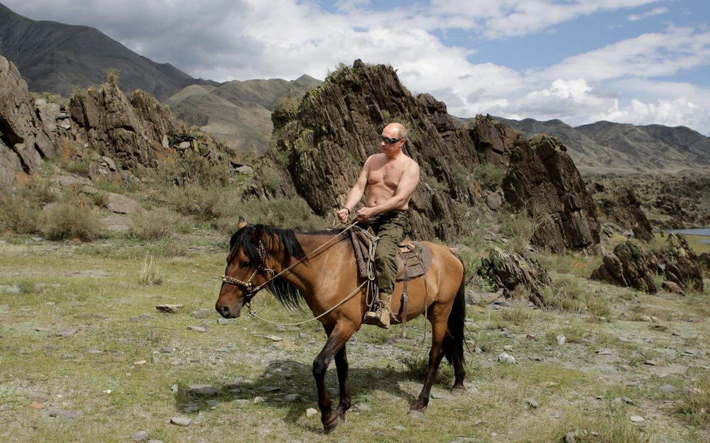 Tổng thống Nga Vladimir Putin cưỡi ngựa trong một kỳ nghỉ năm 2009. Ảnh: AFP