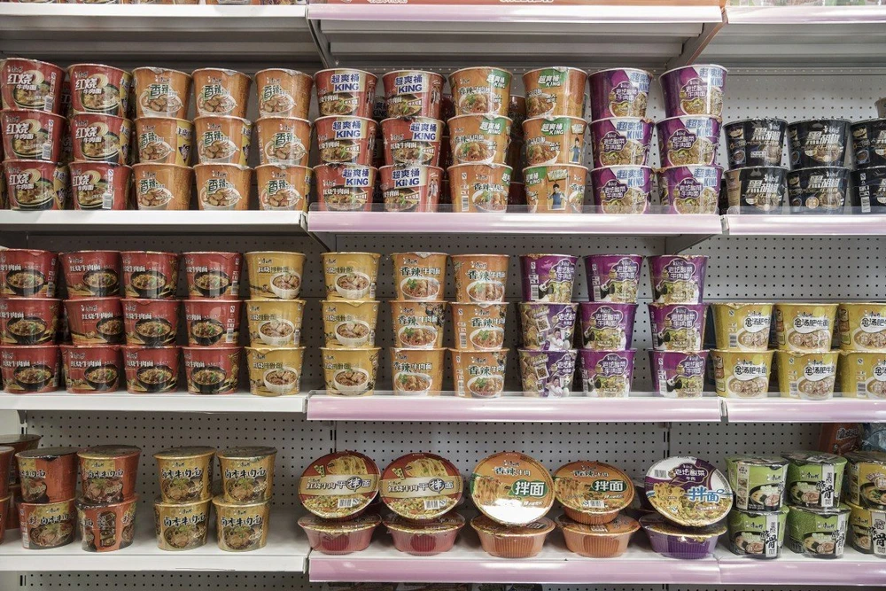 Mì ăn liền là một loại sản phẩm biểu tượng gắn với đà công nghiệp hóa nhanh của Trung Quốc hơn 40 năm qua. Ảnh: BLOOMBERG