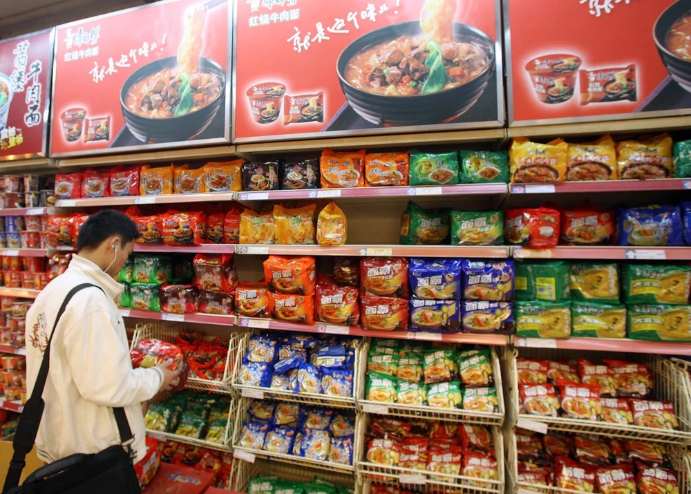 Số lượng mì ăn liền bán ra tại Trung Quốc năm ngoái hơn 40 tỉ gói – tương đương hơn 38,8% doanh số toàn cầu. Ảnh: BLOGSPOT
