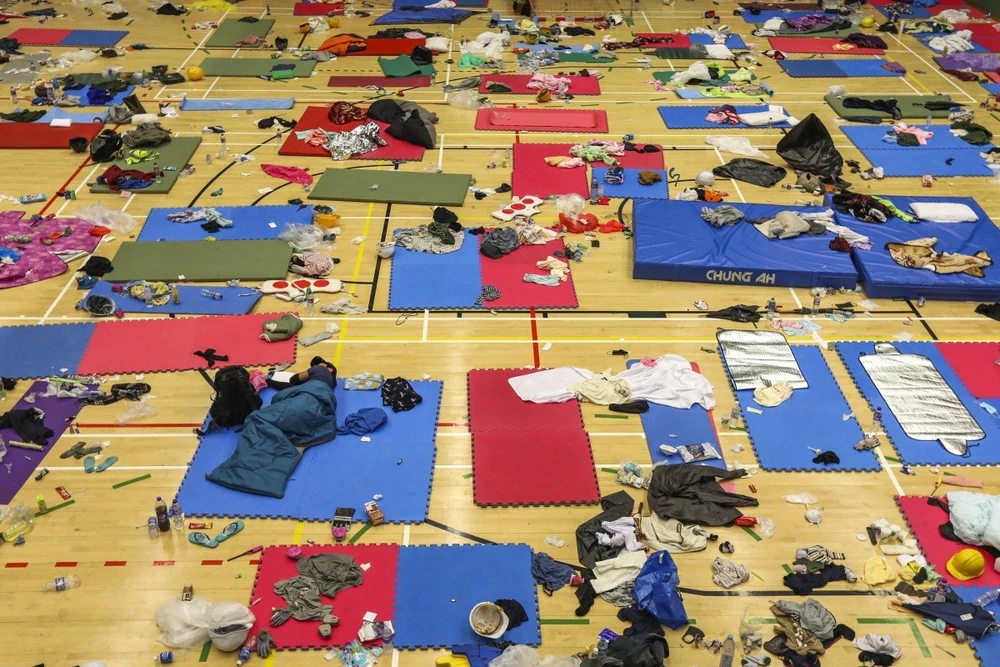 Quang cảnh nơi người biểu tình nằm ngủ bên trong trường đại học Bách Khoa. Ảnh: SCMP