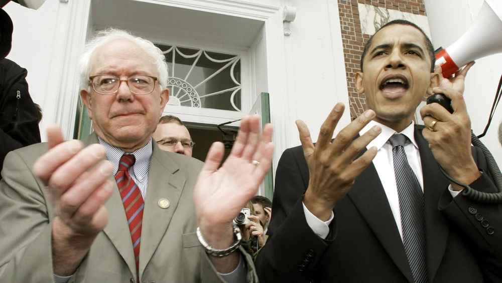 Ông Barack Obama (phải) thời còn là thượng nghị sĩ và ông Bernie Sanders (phải). Ảnh: MIG
