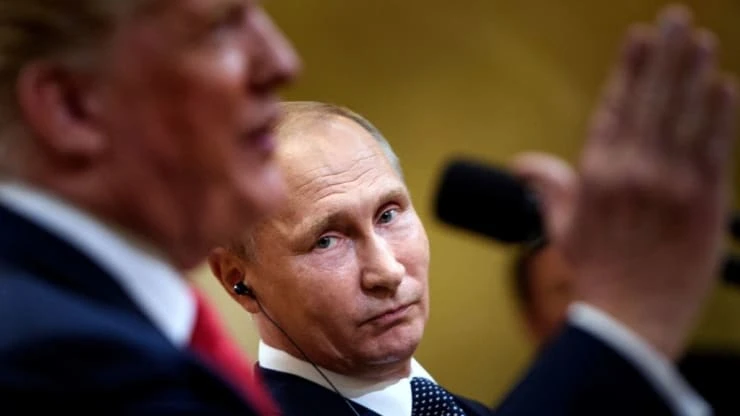 Tổng thống Nga Vladimir Putin (trái) và Tổng thống Mỹ Donald Trump trong lần gặp nhau tạo Phần Lan. Ảnh: AFP