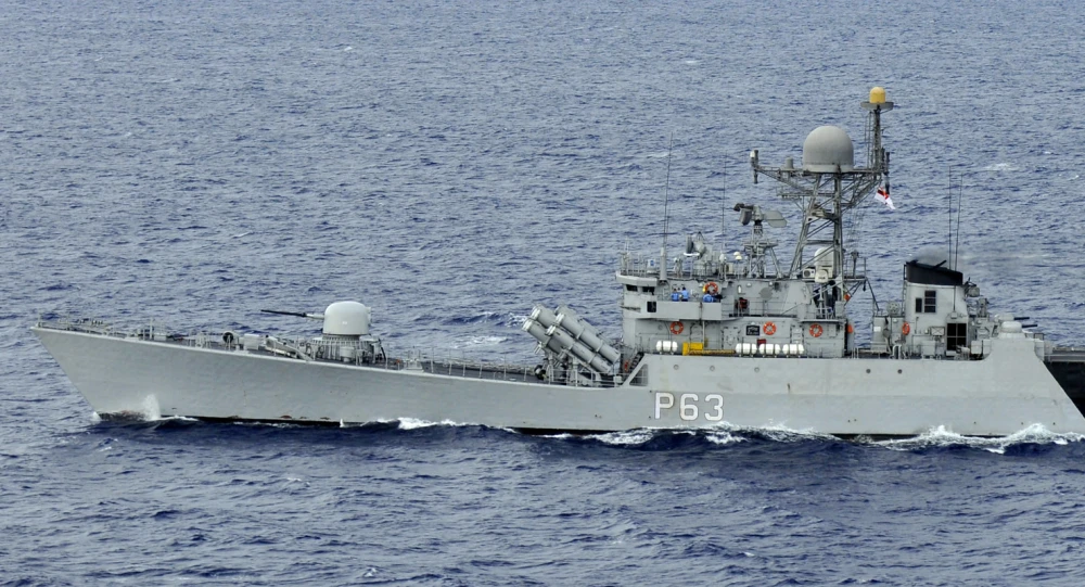 Tàu hộ tống INS Kulish trang bị tên lửa dẫn đường của Hải quân Ấn Độ trong một cuộc tập trận. Ảnh: CCO