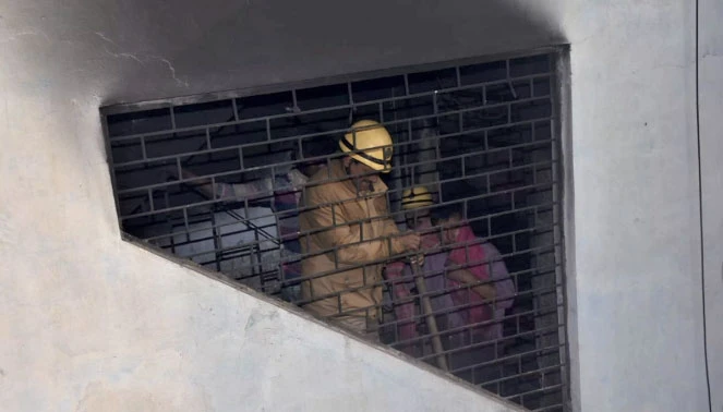 Công tác cứu hộ vẫn đang diễn ra khẩn trương. Ảnh: TIMES OF INDIA