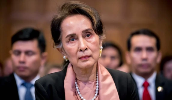 Bà Aung San Suu Kyi tham gia điều trần tại Tòa án Công lý Quốc tế LHQ ở The Hague (Hà Lan) ngày 10-12, liên quan vấn đề người Hồi giáo Rohingya. Ảnh: AFP