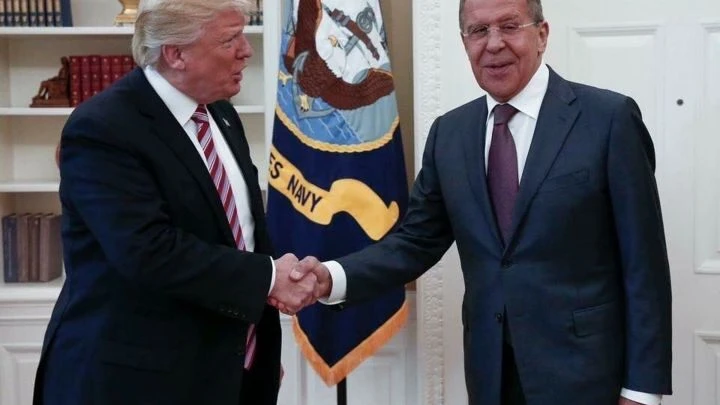 Tổng thống Mỹ Donald Trump (trái) tiếp Ngoại trưởng Nga Sergey Lavrov (phải) tại Nhà Trắng ngày 10-12. Ảnh: BỘ NGOẠI GIAO NGA