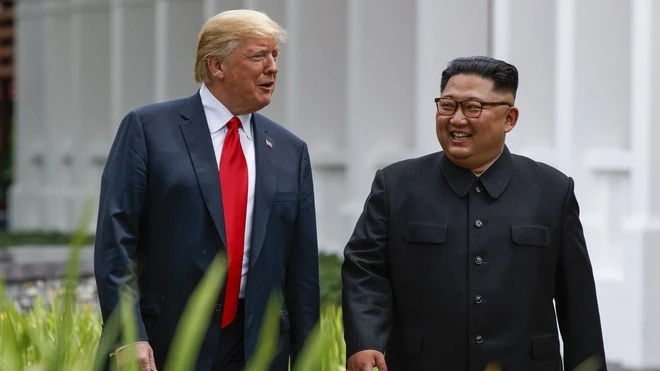 Lãnh đạo Triều Tiên Kim Jong-un khó có thể giữ được quan hệ với Tổng thống Mỹ Donald Trump một khi nước này thử tên lửa ICBM hoặc bom hạt nhân. Ảnh: AP