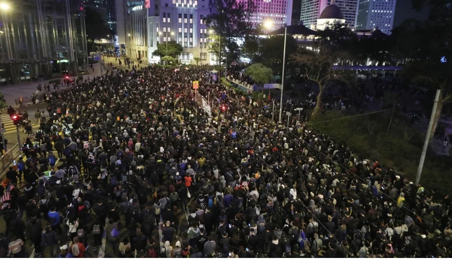 Biểu tình ở Hong Kong ngày 8-12 với quy mô khoảng 800.000 người. Ảnh: SCMP
