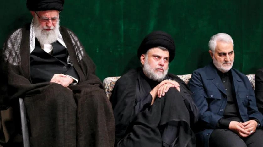 Tướng Soleimani (phải) trong một sự kiện cùng Lãnh đạo Tối cao Iran Ali Khamenei (trái). Ảnh: AAWSAT