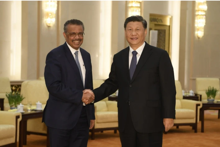 Ông Tedros Adhanom Ghebreyesus - Tổng Giám đốc WHO (trái) đến Bắc Kinh gặp Chủ tịch Trung Quốc Tập Cận Bình (phải) ngày 28-1. Ảnh: AP