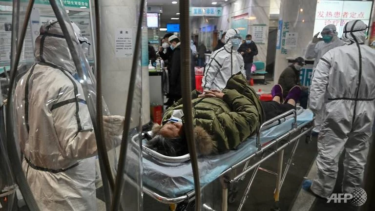 Bác sĩ ở Vũ Hán đang phải chạy đua với thời gian và đương đầu với bao khó khăn chiến đấu với dịch virus Corona. Ảnh: THX