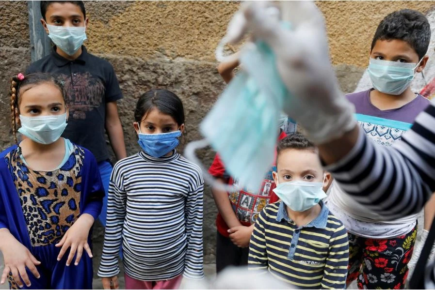 Cách nào dập dịch COVID-19 mà không 'dập' luôn túi tiền dân? ảnh 6