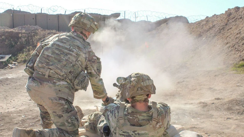 Binh sĩ Mỹ bắn súng máy M2 Browning tại một khu vực giao tranh ở đông Syria, ngày 31-12-2022. Ảnh: U.S. ARMY NATIONAL GUARD/CAPT. DAVID KENNEDY