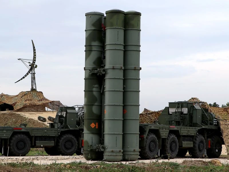 Hệ thống phòng không S-400 của Nga. Ảnh: AP