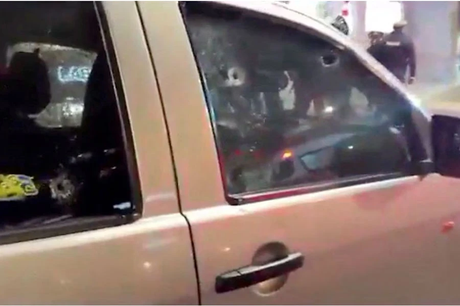 Chiếc xe chở ứng viên tổng thống Ecuador Fernando Villavicencio bị bắn hơn chục viên đạn. Ảnh: REUTERS