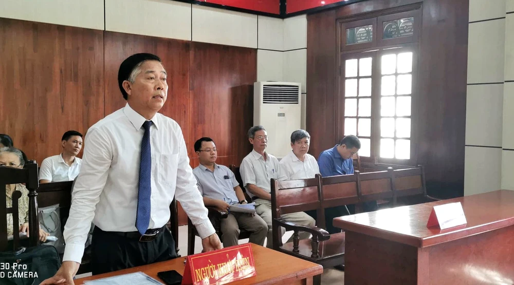 thầy giáo kiện Bộ GD&ĐT