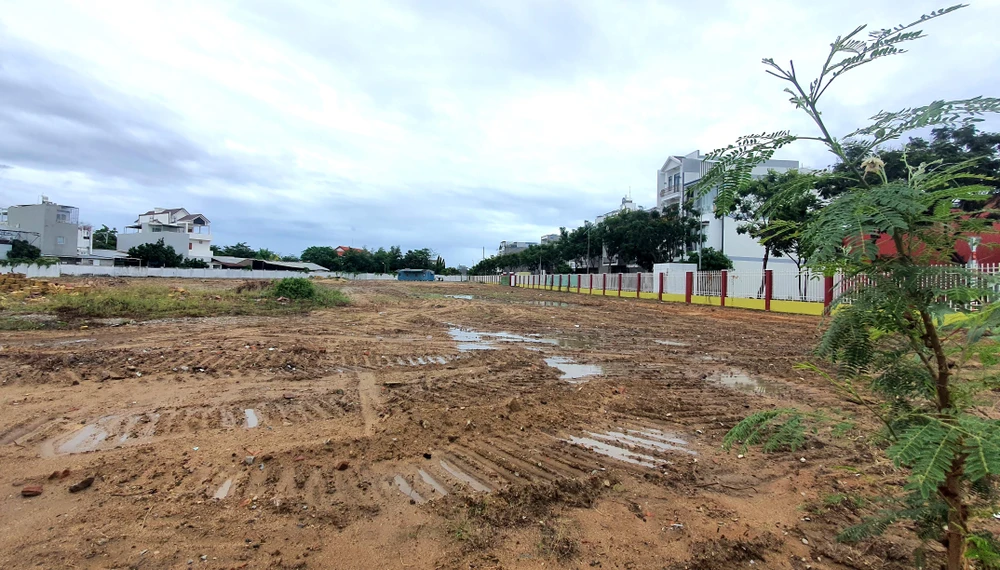 Chủ đầu tư Trường Mầm non Hacom cho biết đã chuẩn bị mặt bằng để khởi công dự án. Ảnh: Huỳnh Hải. Chủ đầu tư Trường Mầm non Hacom cho biết đã chuẩn bị mặt bằng để khởi công dự án. Ảnh: Huỳnh Hải.