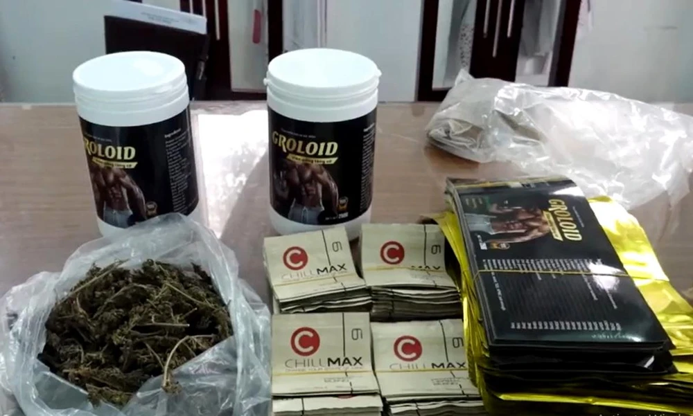 Cỏ Mỹ điều chế ra được đống gói, bán quan mạng xã hội. Ảnh: CÔNG AN.