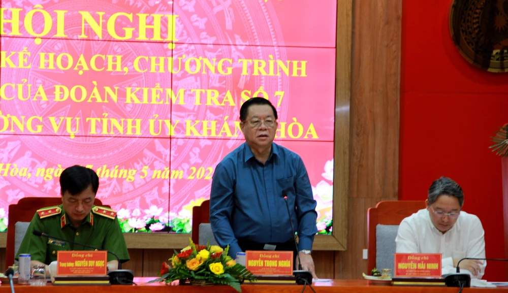 Trưởng Ban Tuyên giáo Trung ương Nguyễn Trọng Nghĩa phát biểu chỉ đạo tại hội nghị. Ảnh: PS.