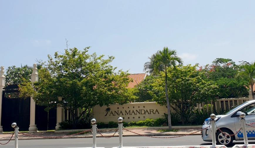Khánh Hòa yêu cầu khu nghỉ mát Ana Mandara dừng hoạt động và di dời. Ảnh: HH.