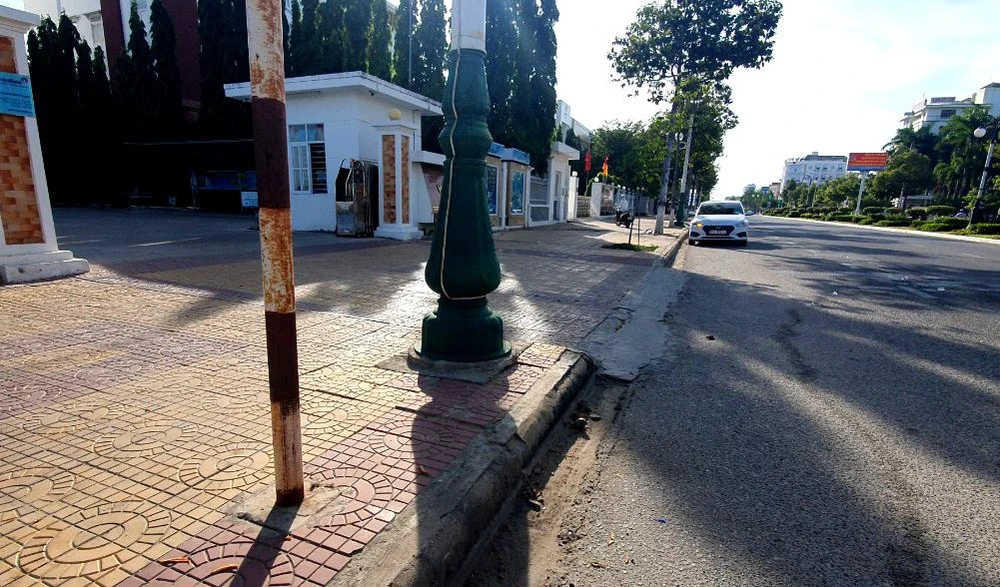 Hiện trường nơi xảy ra vụ tai nạn làm nữ sinh lớp 12 tử vong. Ảnh: HH.